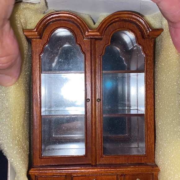 Bespaq dollhouse china cabinet - Picture 2 of 5